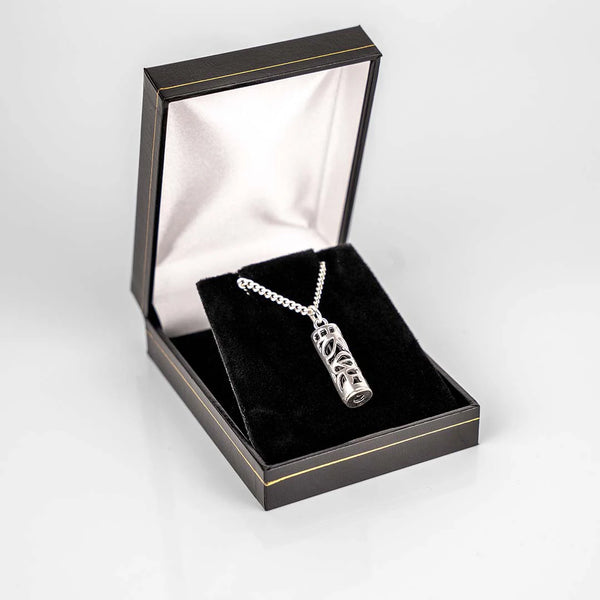 Écrin Unchain avec pendentif tiki en argent 925
