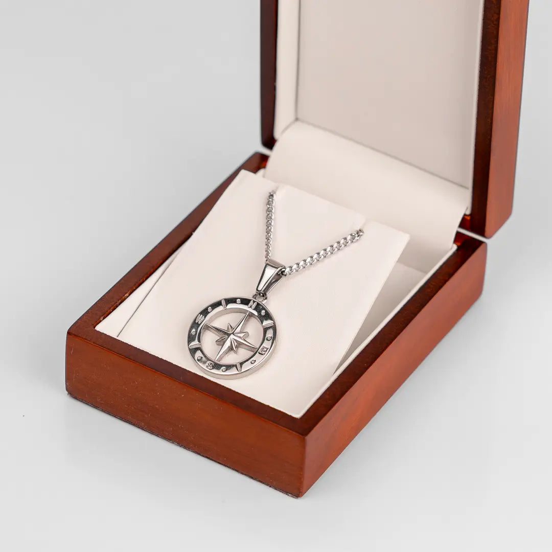 Pendentif étoile du nord dans un écrin en bois