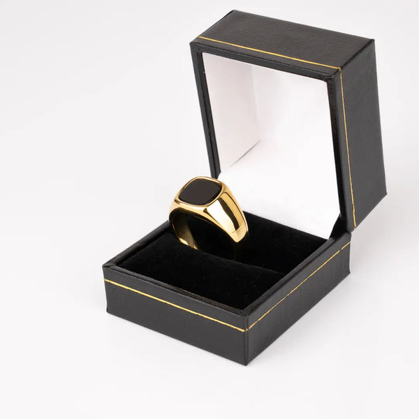 Bague pierre carrée or pour homme dans écrin
