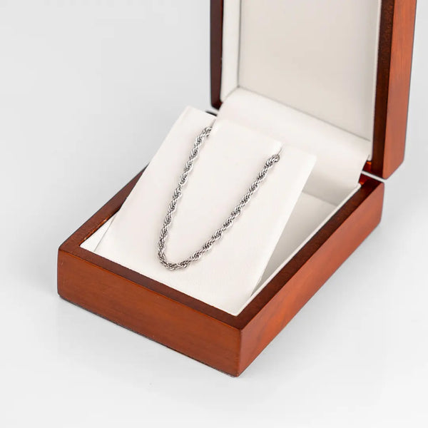 Chaîne maille corde (argent) dans un écrin en bois