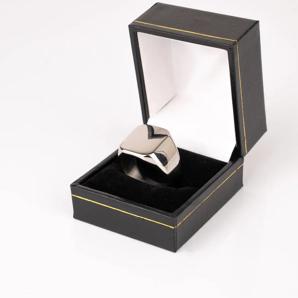 Chevalière carrée argent pour homme dans écrin