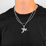 Homme portant un ensemble de colliers en acier inoxydable avec pendentif cupidon