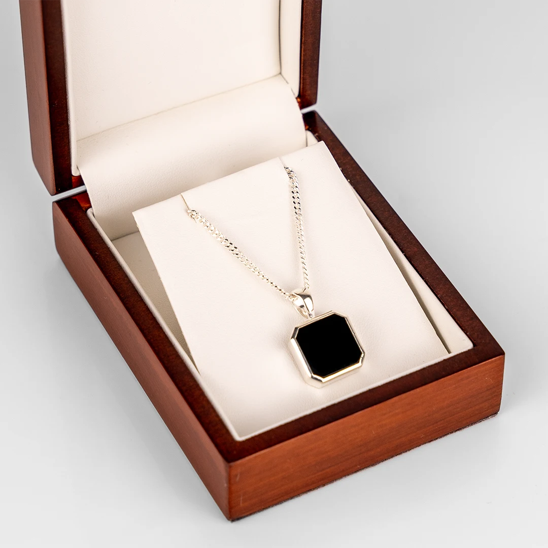 Écrin Unchain en bois avec bijoux en argent 925