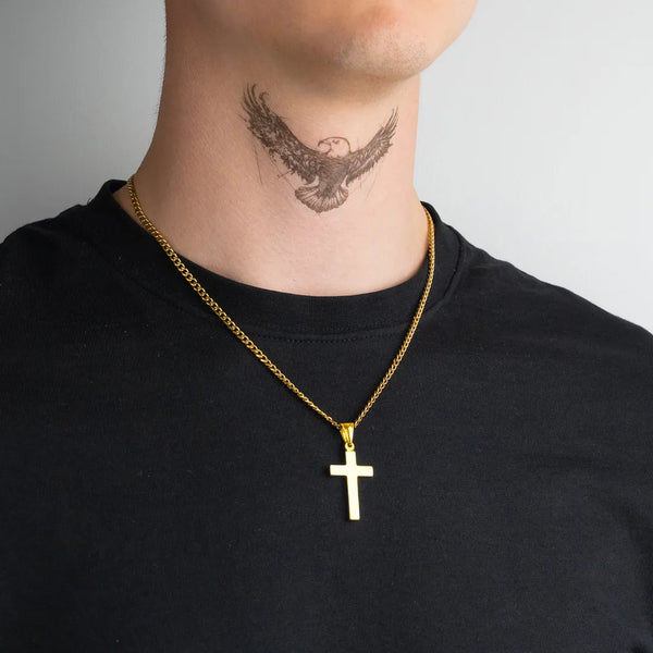 Pendentif croix or pour homme porté