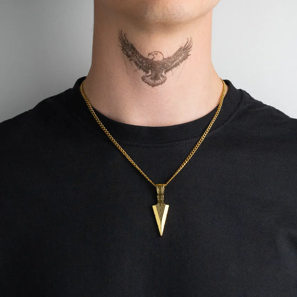 Pendentif flèche or pour homme porté