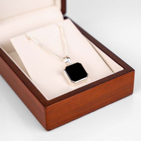 Pendentif onyx et collier en argent 925 pour homme dans son écrin en bois