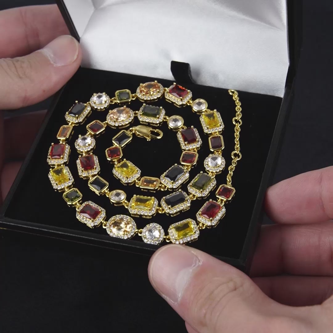 Vidéo produit d'un bijoux homme collier de pierres précieuses or